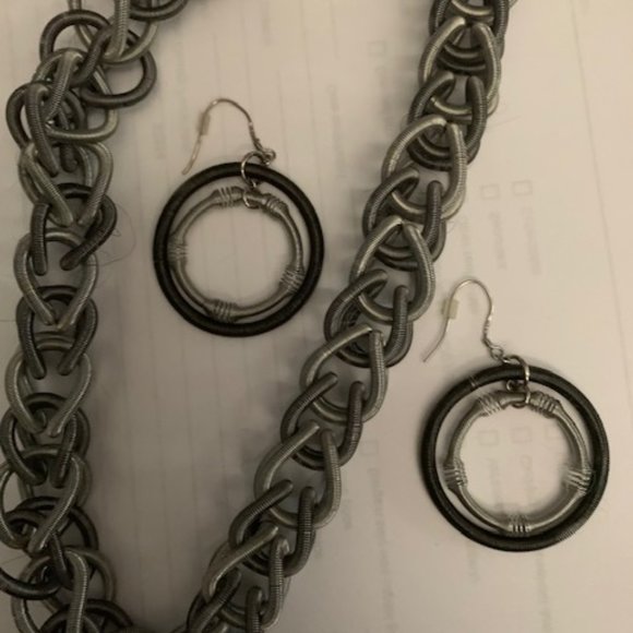 Unique 2-Tone gray piano wire stretch art necklace and earrings: modern, clean - Picture 5 of 6